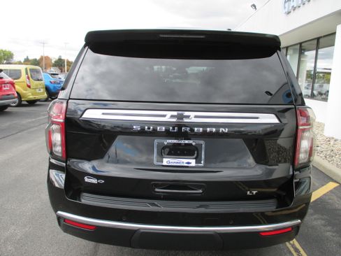 Used 2023 Chevrolet Suburban LT w/ Luxury Package image 4