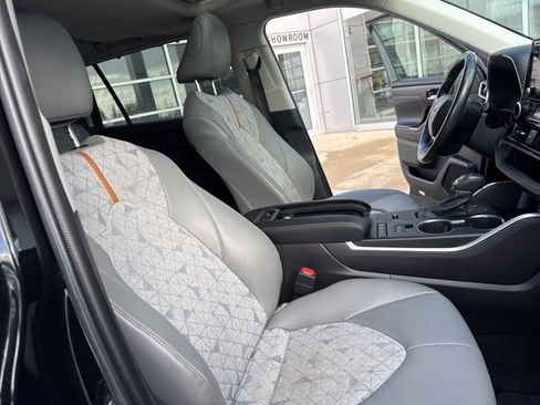 Used 2022 Toyota Highlander Bronze Edition image 35