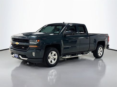 Used 2018 Chevrolet Silverado 1500 LT w/ All Star Edition image 3