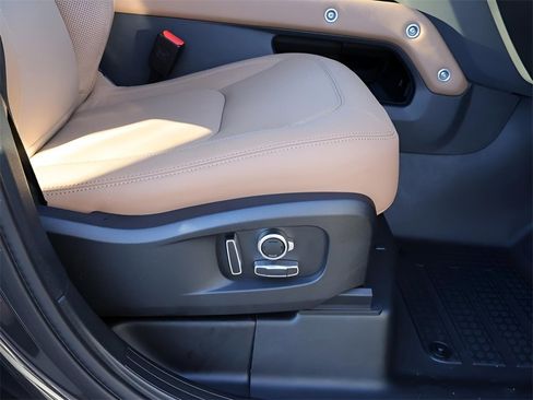 New 2026 Land Rover Defender 130 X-Dynamic SE image 10