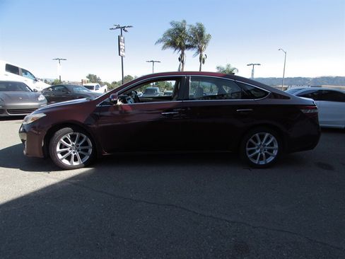 Used 2014 Toyota Avalon Limited w/ Technology Package FWD image 4
