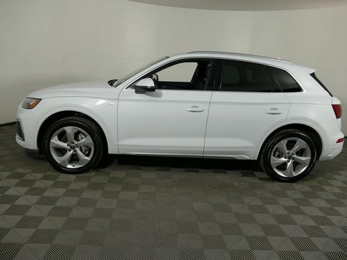 Certified 2025 Audi Q5 2.0T Premium Plus image 6