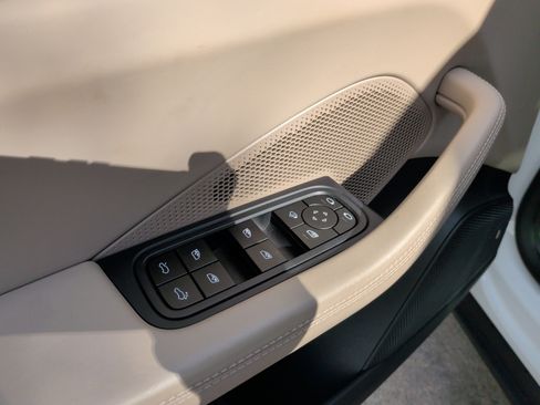 Used 2024 Porsche Macan 4 Electric AWD/4WD image 15