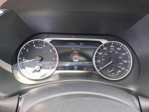 Used 2025 Nissan Sentra SR w/ SR Premium Package image 17