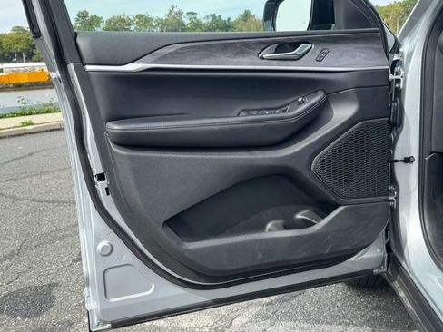 Used 2023 Jeep Grand Cherokee L Limited image 7