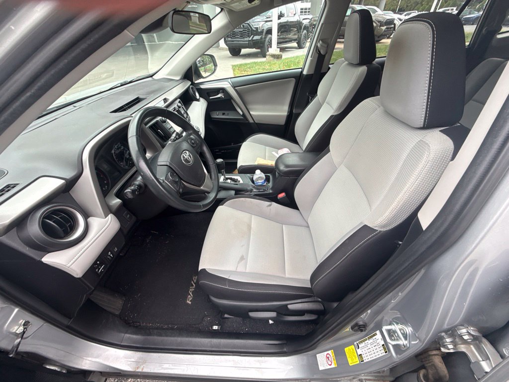 Used 2018 Toyota RAV4 XLE FWD image 15