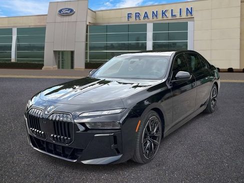 Used 2024 BMW i7 eDrive50 w/ M Sport Package RWD image 3