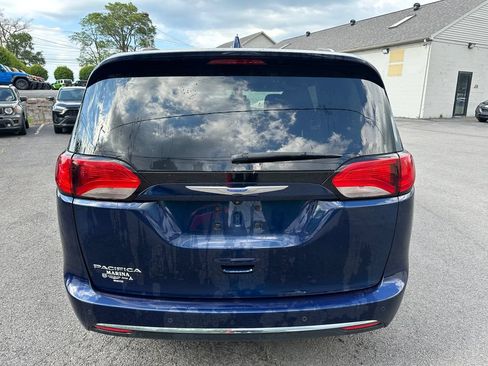 Used 2019 Chrysler Pacifica Touring-L FWD image 13