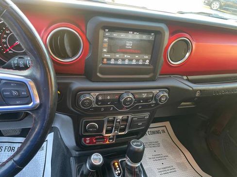 Used 2021 Jeep Wrangler Unlimited Rubicon w/ LED Lighting Group AWD/4WD image 19