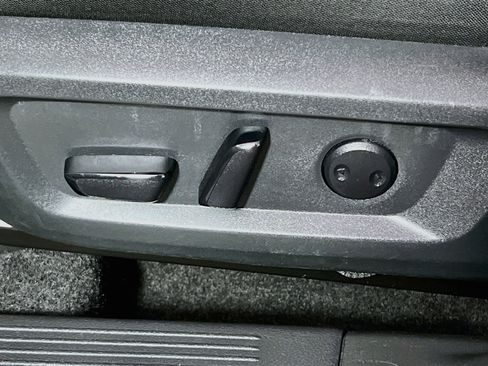 Used 2025 Nissan Rogue SV FWD image 15