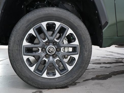 Used 2023 Toyota Tundra Limited AWD/4WD image 28