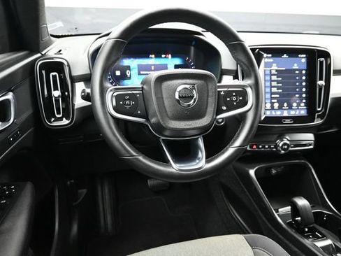 Used 2023 Volvo XC40 B5 Core w/ Convenience Package AWD/4WD image 17