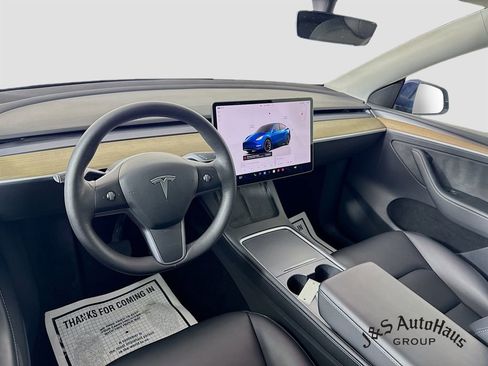 Used 2022 Tesla Model Y Long Range image 29