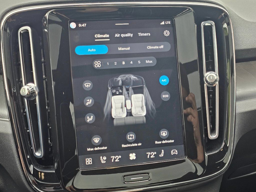 Used 2023 Volvo XC40 Recharge Ultimate AWD/4WD image 24