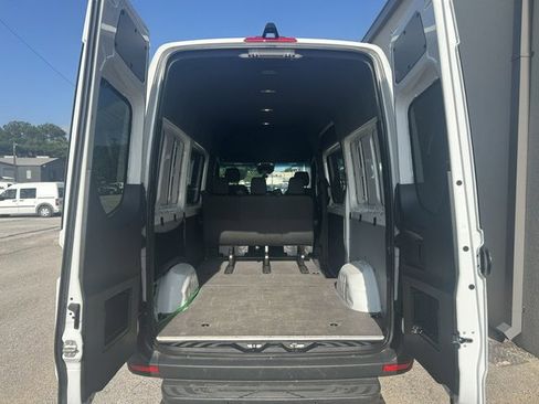 Used 2024 Mercedes-Benz Sprinter 2500 image 11