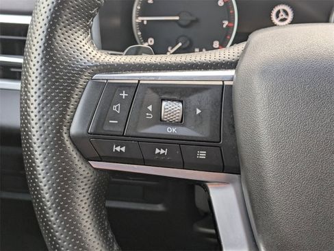 Used 2025 Mitsubishi Outlander SE image 13