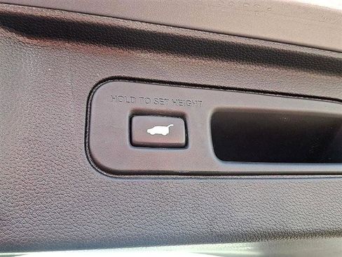 Used 2025 Honda Pilot Touring image 15