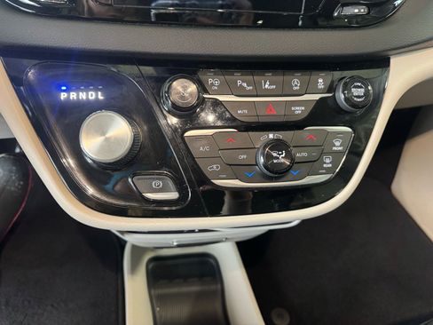 Used 2020 Chrysler Pacifica Touring-L Plus image 20