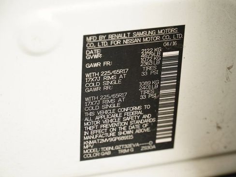 Used 2016 Nissan Rogue SV image 28