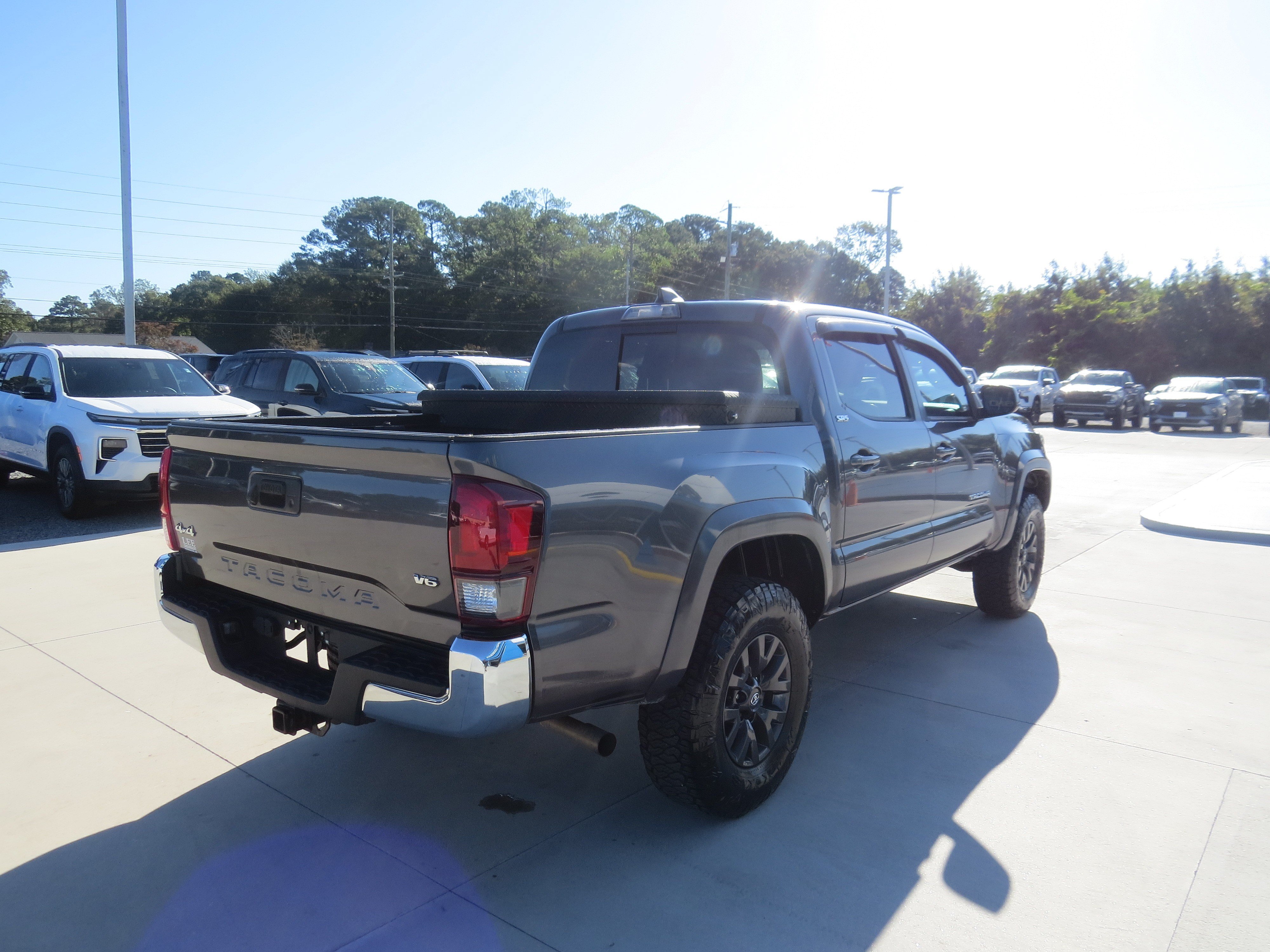 Used 2021 Toyota Tacoma SR5 AWD/4WD image 5