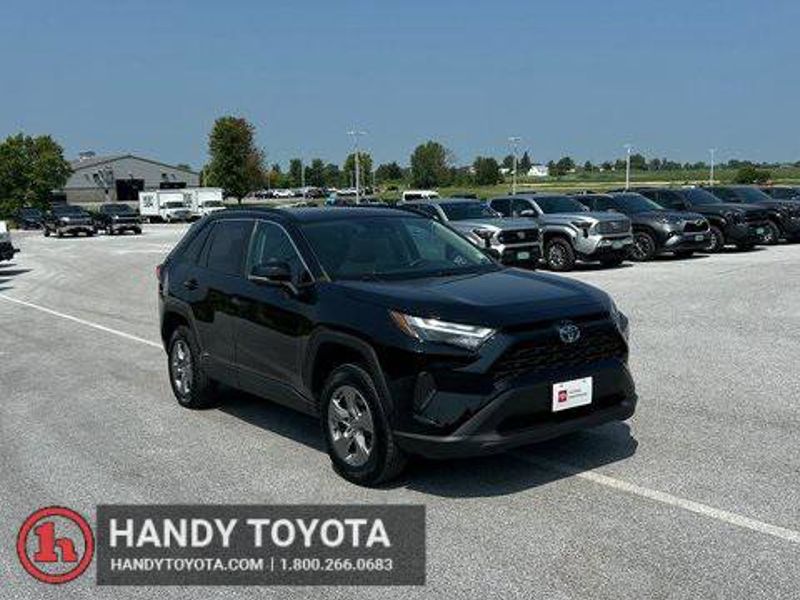 Certified 2022 Toyota RAV4 XLE image 1