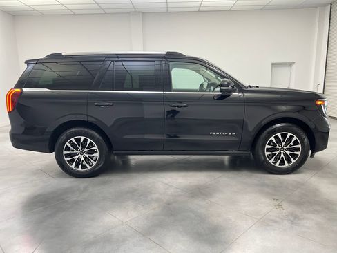 Used 2025 Ford Expedition Platinum AWD/4WD image 8