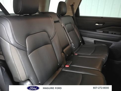 Used 2023 Nissan Pathfinder SL w/ Lighting Package (N92) AWD/4WD image 19