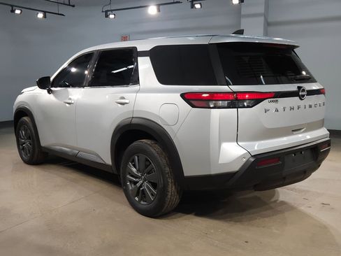 Used 2023 Nissan Pathfinder S FWD image 5