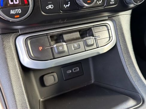 Used 2023 GMC Acadia SLE w/ Elevation Edition FWD image 28