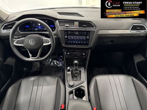 Used 2022 Volkswagen Tiguan SE image 58