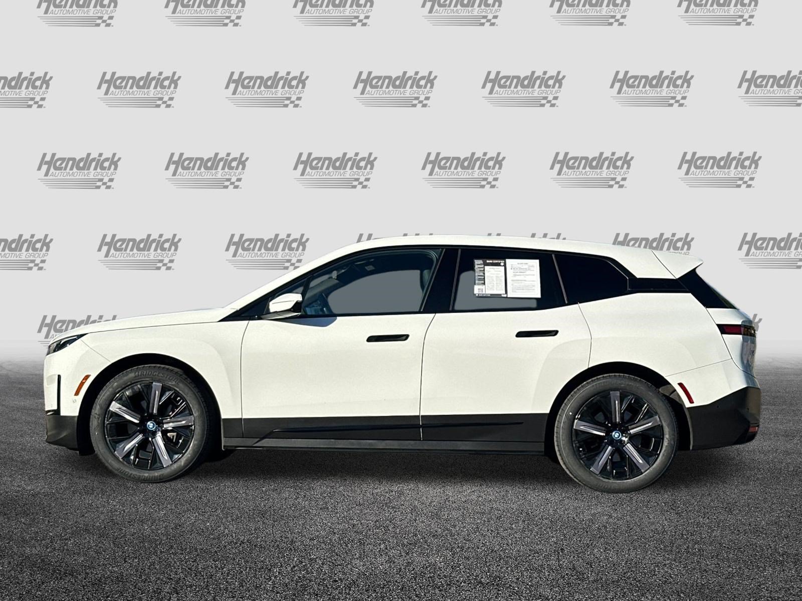 Used 2024 BMW iX xDrive50 w/ Premium Package AWD/4WD image 8