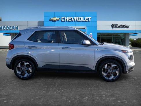Used 2022 Hyundai Venue SEL image 6