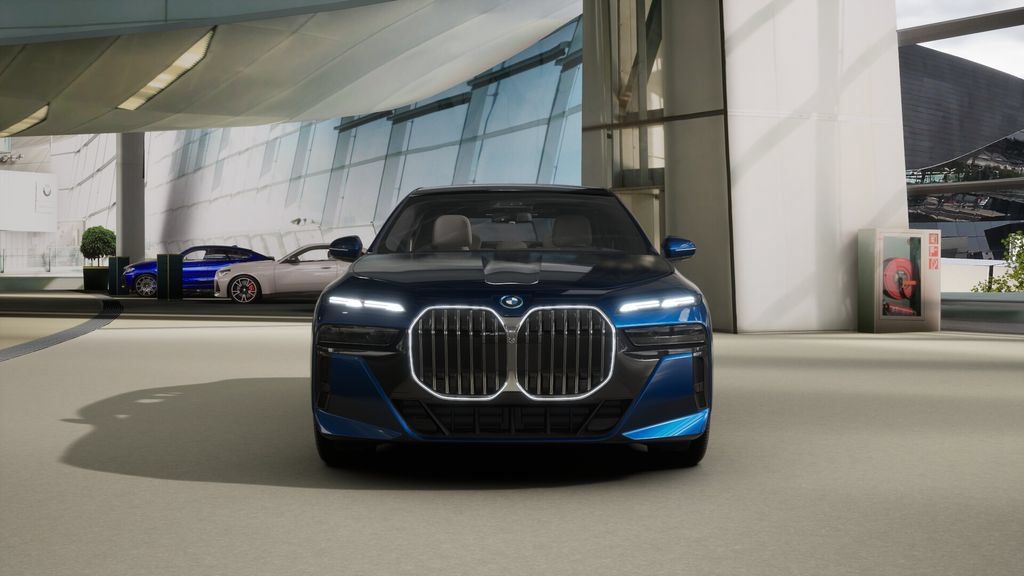 Used 2026 BMW 750e xDrive w/ Executive Package AWD/4WD image 29