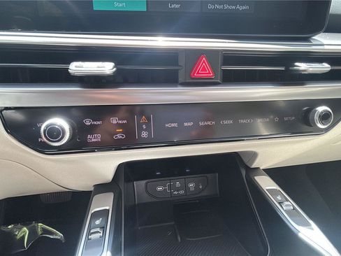 Used 2024 Kia Sorento S w/ Panoramic Sunroof Package FWD image 18