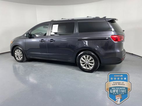 Used 2019 Kia Sedona LX image 4