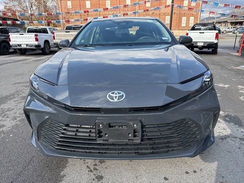 Used 2025 Toyota Camry LE image 4