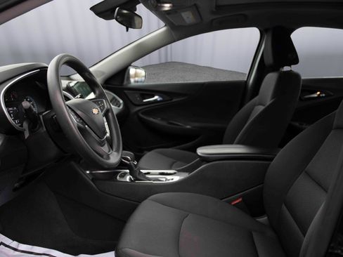 Used 2023 Chevrolet Malibu LT image 2