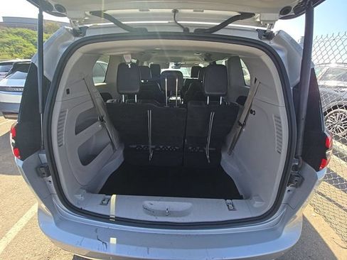 Used 2024 Chrysler Pacifica Touring-L FWD image 23