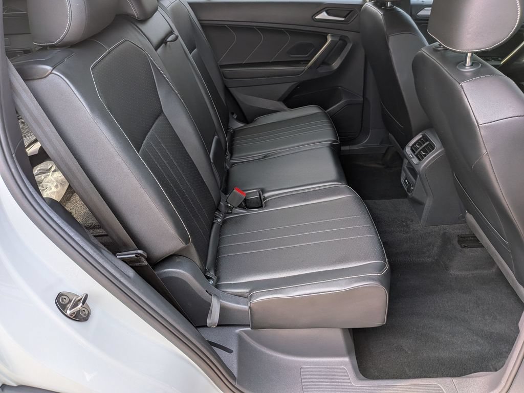 Used 2022 Volkswagen Tiguan SE R-Line FWD image 18