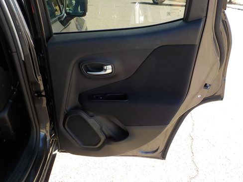 Used 2021 Jeep Renegade Latitude image 13