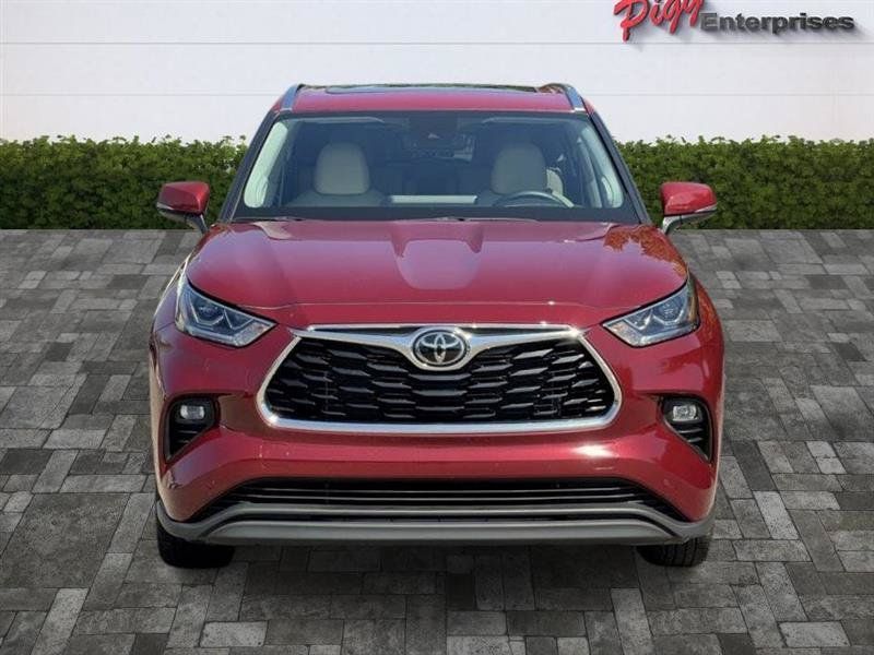 Used 2025 Toyota Highlander Limited FWD image 6
