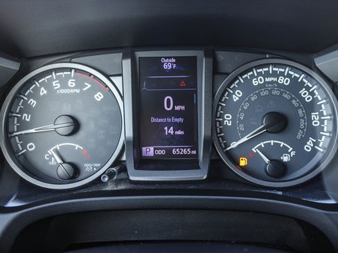 Used 2019 Toyota Tacoma TRD Off-Road image 24