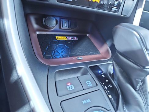 Used 2022 Toyota RAV4 Limited image 18