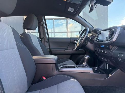 Used 2022 Toyota Tacoma TRD Sport image 10