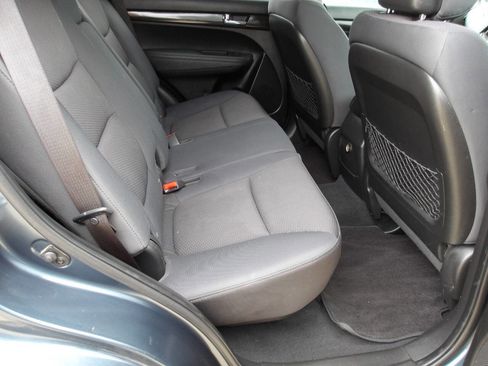 Used 2011 Kia Sorento LX FWD image 22