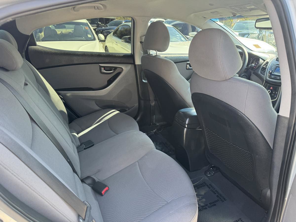 Used 2015 Hyundai Elantra SE w/ Option Group 02 FWD image 15