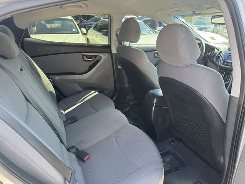 Used 2015 Hyundai Elantra SE w/ Option Group 02 FWD image 15