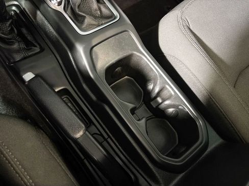 Used 2021 Jeep Gladiator Willys AWD/4WD image 15