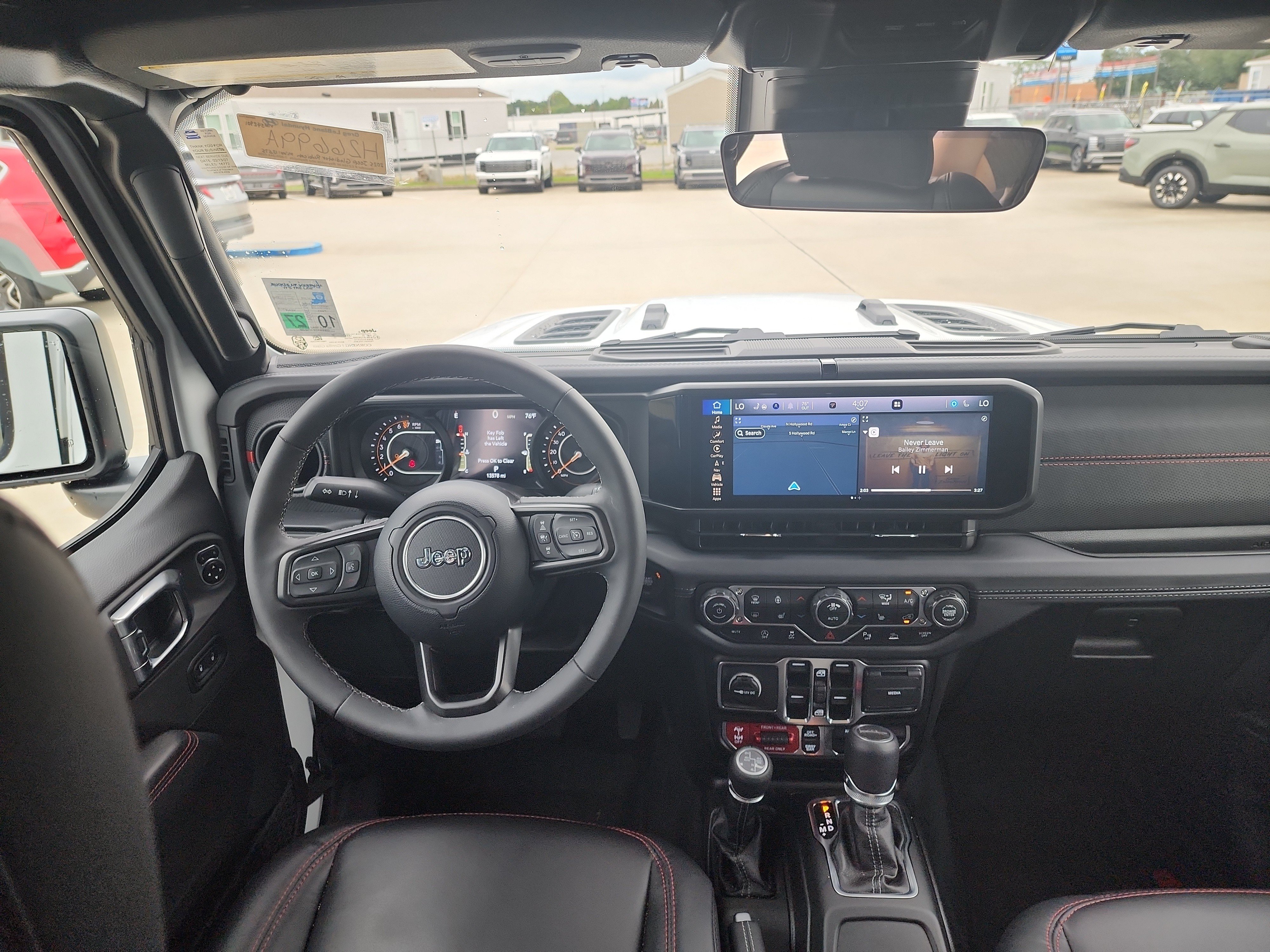 Used 2025 Jeep Gladiator Rubicon AWD/4WD image 17