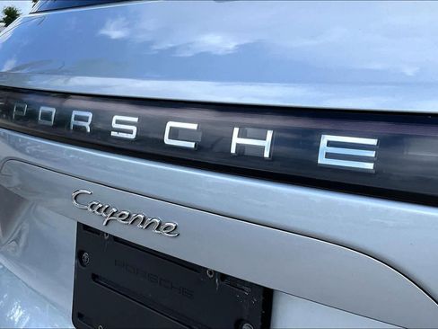 Used 2021 Porsche Cayenne AWD/4WD image 30